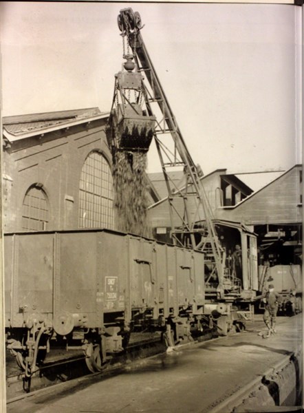 Grue combustible vapeur Nord la chapelle 1958  (Livre paris nord banlieue) [800x600].jpg