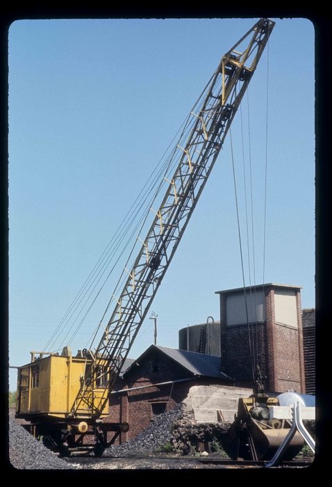 Grue à Charbon sur Rails, Fontaine le Dun Juil 71-1.jpg