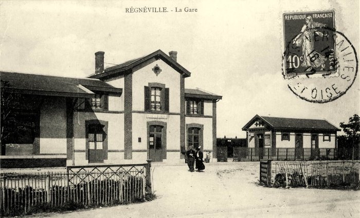 1483612228-11Rre-gne-ville-10-La-cour-de-la-gare.jpg