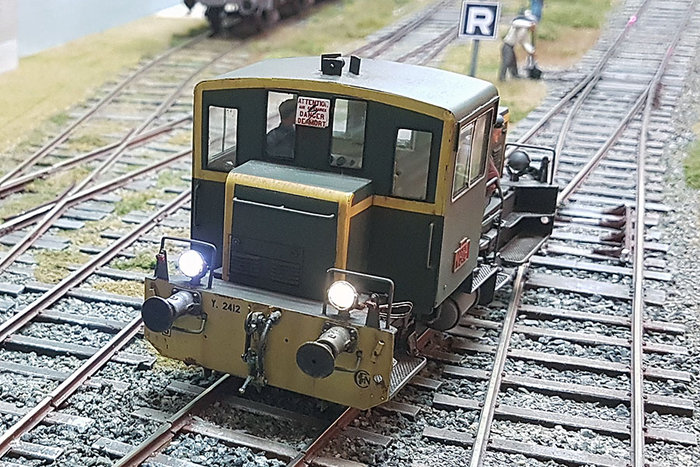 Y2412.jpg