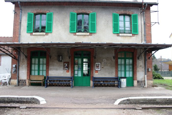 Gare Toucy (coté quai web).JPG
