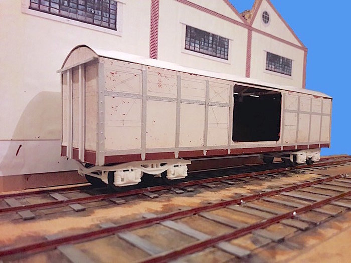 Usine et wagon.jpg
