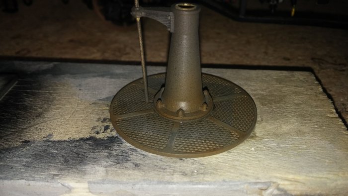 la v1 avec le nouveau socle en fonte, juste un coup de barbouille qui sert d'apprêt, il faut poncer au 600 maintenant…