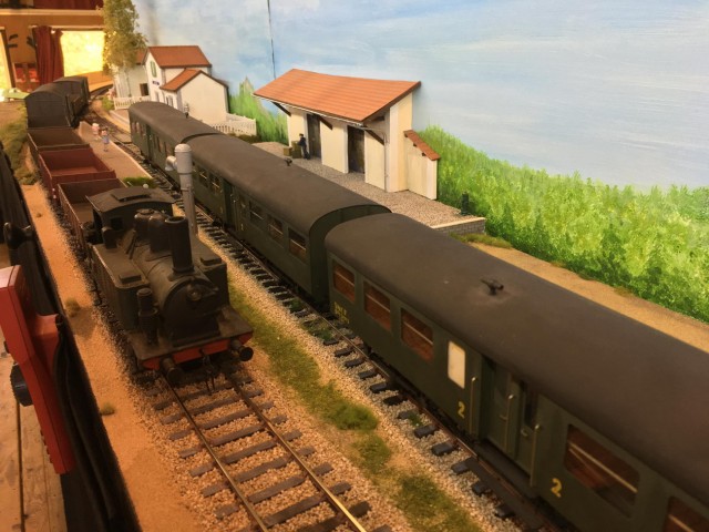 Ensemble de la gare de Sère HAUT avec les trains de la CATM (analogique) 030TB, voitures modernisées sud-ouest, Picasso, ...