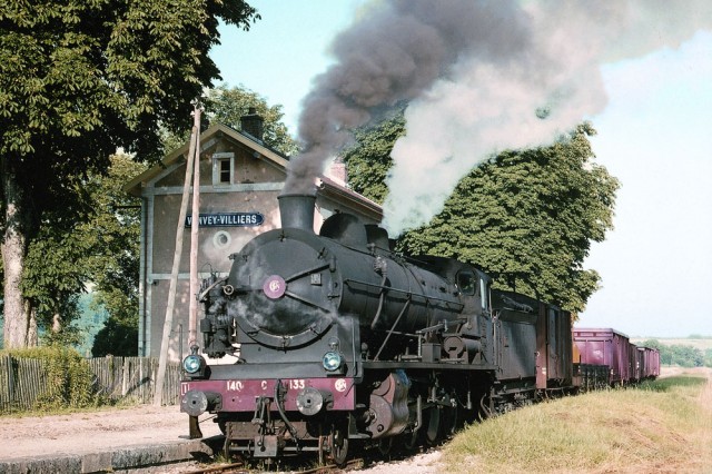 La 140 C 133 en gare de Vanvey-Villiers en 1969