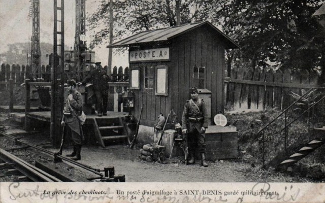 SAINT DENIS Poste A toujours. la vue d'un angle différent de celui d'EPINAY permet de mieux voir les controles et autres.