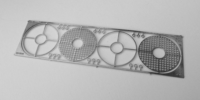 ensemble grille ventilateur et anneux de levage avant montage