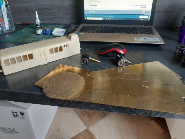 Oui jai une caisse en resine mais c'est pour le plan 3d et en plus pas très belles les finitions. Avec des essieux à entraînement.