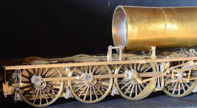 On voit ici, par l'intérieur, les deux tubes télescopiques et la tôle extérieure qui déborde à peine du tube de 45.