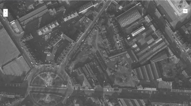 Férrailleur 1967 (on dirait qu'une voie remonte vers le haut et sort même de l'enceinte).jpg