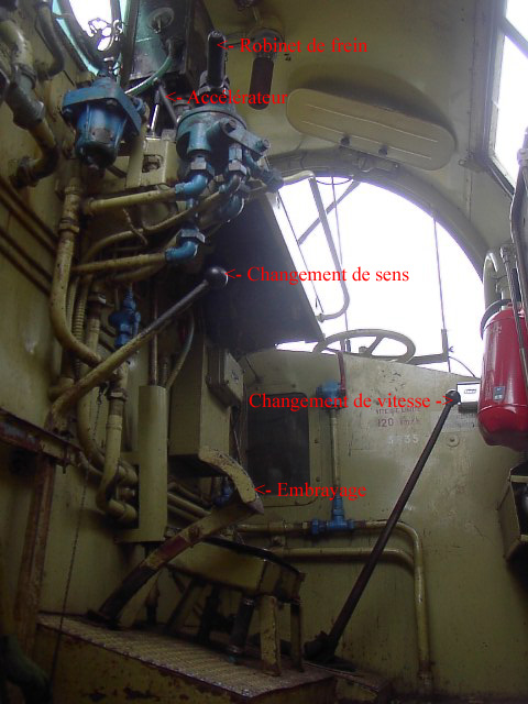 Poste de conduite légendé.jpg