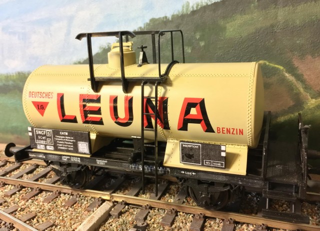 Citerne LEUNA marquage CATM (F)