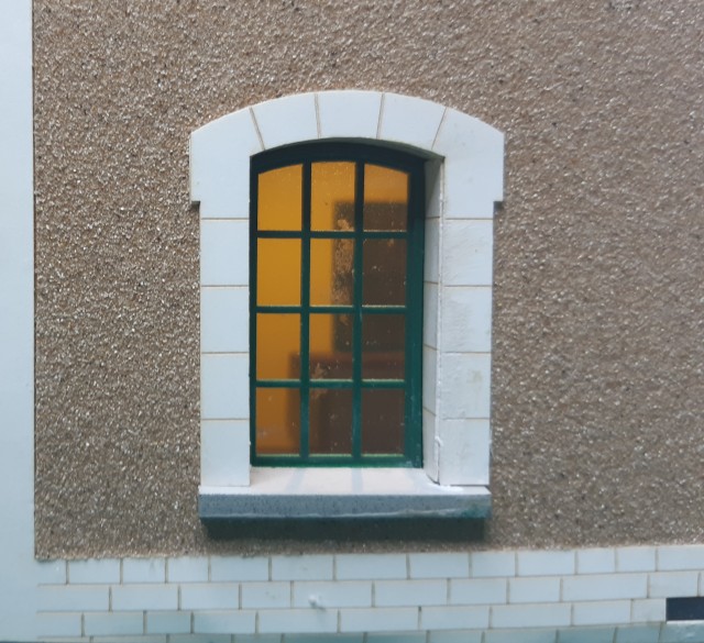Bureau chef de gare fenêtrei.jpg