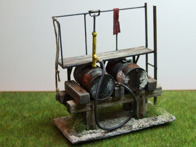 Distributeur de fioul échelle 1.35 002.JPG