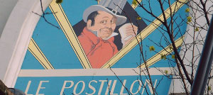 reproduction de l'ensigne Postillon.jpg
