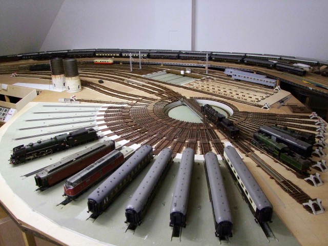 2018 06  Dépôt et gare.jpg