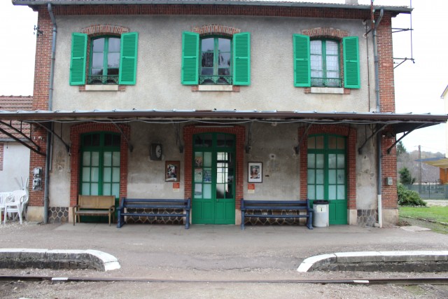 Gare de Toucy (coté quai)..JPG