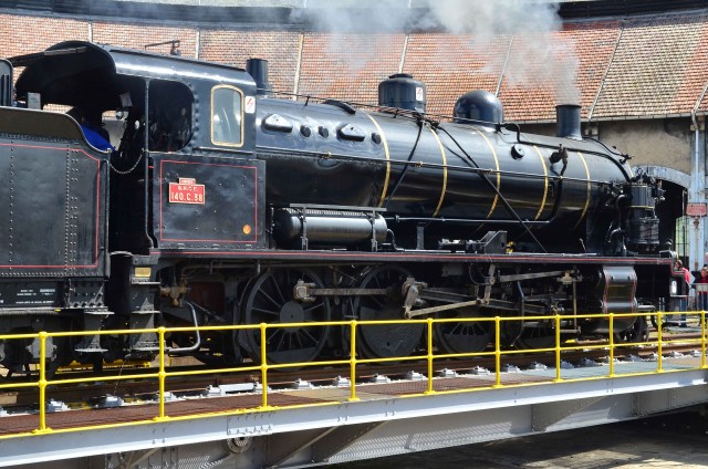 Quant à Montluçon, je connais un peu quand même... Mais que faisait là cette machine du P.L.M. passée à l'Est ??