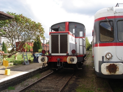 Locotracteur-en-gare-de-Toucy.jpg