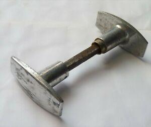 poignee-de-porte-olive-en-metal.jpg