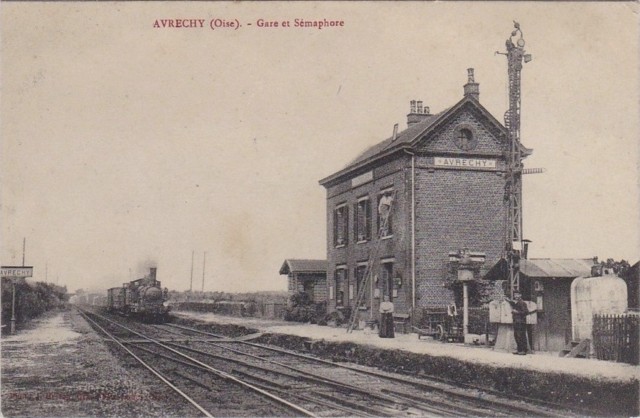 NORD - AVRECHY - La gare et le sémaphore.jpg
