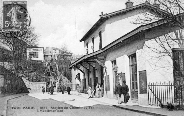 gare_menilmontant_cour.jpg