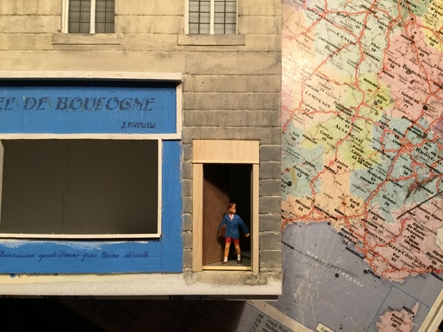 Tiens...Y’a une tache de bleu que je n’avais pas vu