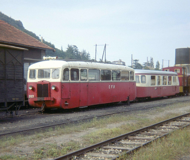 De_Dion-Bouton_ND_207_Tournon_21_sept_1975.jpg