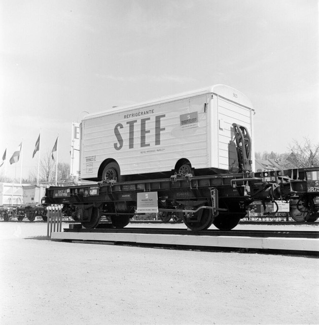 CH-000699-3R_2081_08.jpg