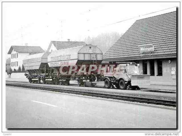 Wagons a cereales sur bogies porteurs a Matzingen.jpg