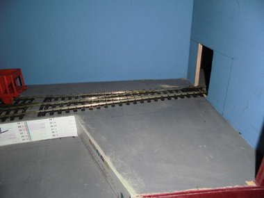 L'aiguille est positionnée à droite, le plus prés possible du bord du module.