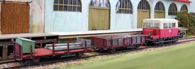 Driasine et lorries AMJL patinés avec des peintures Humbrol + terres à décor + vernis mat de marque VMS.