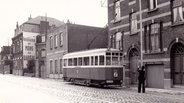 Tramway au Tape Autour et Brasserie de Mons.jpg