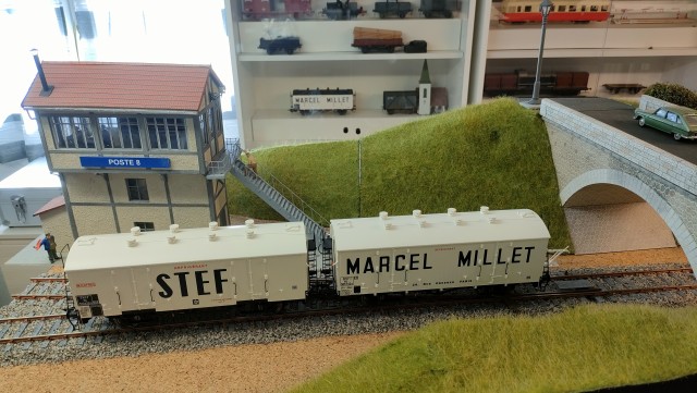 Wagons réfrigérants toits blanc (3).jpg
