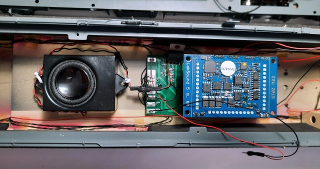 8-DEcodeur et HP PUI en place.jpg