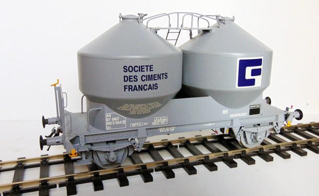 Wagon ciment à 2 silos ciment français UIC Jary-2w.jpg