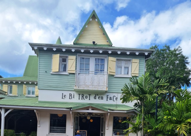 Bistro d'en face (Martinique).jpg
