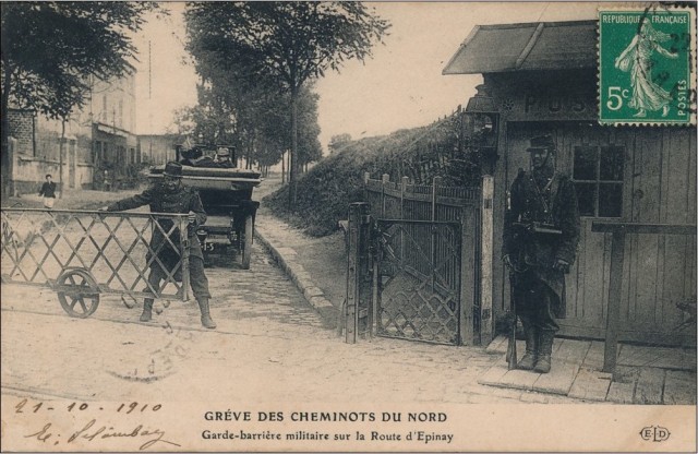NORD - EPINAY - Garde-Barrière sur la route d'Epinay.jpg