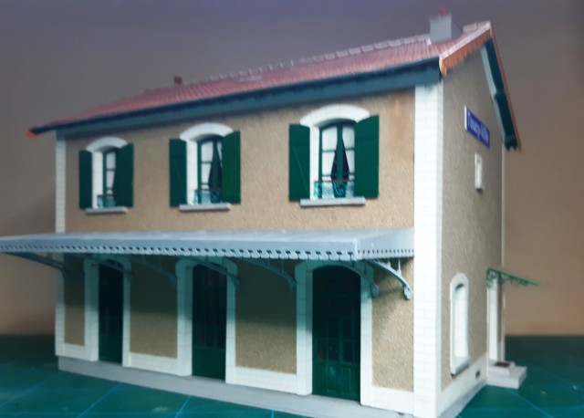 La gare terminée vue de 3 quarts.jpg