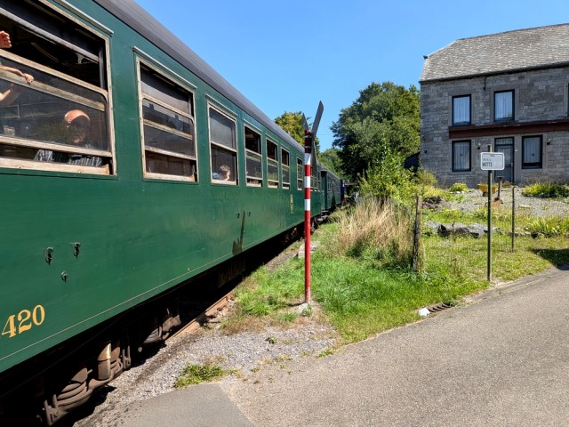 01 5 train.jpg
