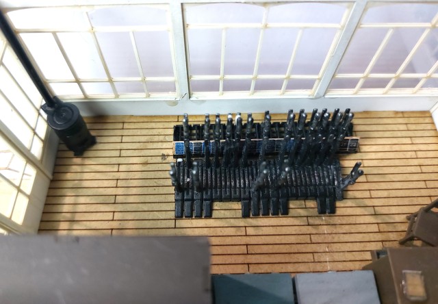 côté technologie du poste, il s'agit d'un poste 20 leviers dont 2 réservés - il s'agit de création FAB432 pour les leviers et la table d'enclenchement. j'ai ajouté les plaques des leviers pour l'identification de ceux-ci.