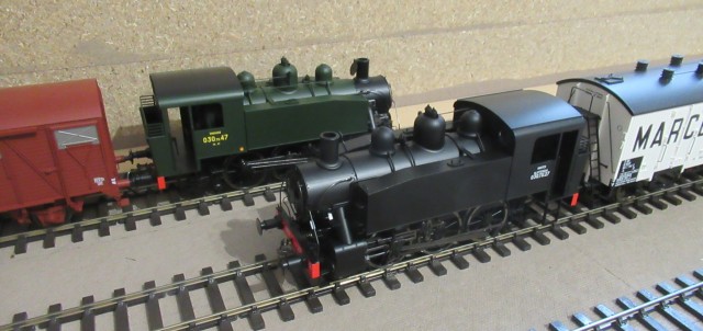 TU 47 avec rame de couverts bois