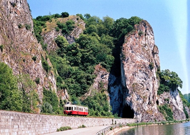 anseremme-moniat-1984-autorail-picasso.jpg