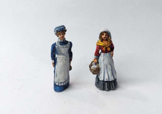 Pierre connait Philippe le créateur de ces figurines et son peintre depuis des années, et découvre chaque fois des nouveautés sur le stand. Comme à leur habitude lors de la GUILDEX, des figurines peintes sont disponibles à la vente. Il n’a pu résister à augmenter sa collection, malgré une hausse significative du prix de chaque pièce… En quelques années, on est passé pour la figurine de base de £5 à £9, ce qui reste encore abordable pour une figurine peinte !