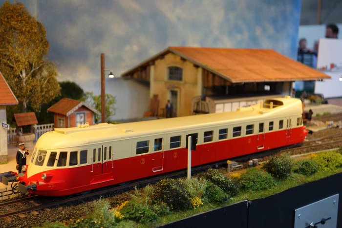 025ZERO_RESEAU_B ROULIER_GARE DE SAINT-BLIN_EXPO_QUAI ZERO_ST-LEONARD_09_20160521_AUTORAIL_ABJ_AMJL.jpg